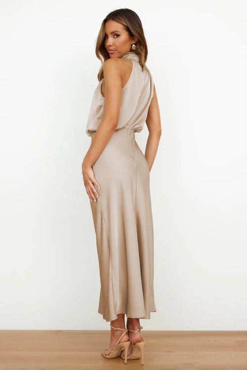 Carolina - Long satin dress with halter neckline