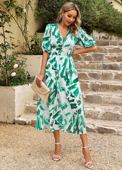 Freya - Elegant Dress with Floral Pattern