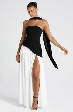 Mia - Elegant Backless Pleated Maxi Dress